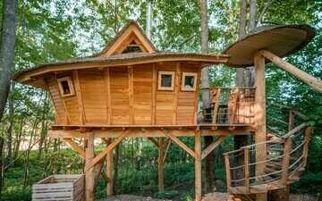 treehouse_glamping_priroda_domecek_v_korunach_stromu_optimized.jpg