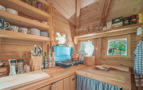 kuchyn_drevena_interier_pohodli_vareni