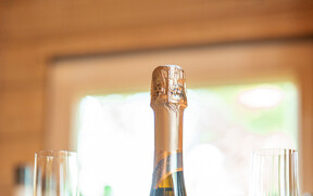 snidane_obcerstveni_luxus_sampanske_sekt_voda_napoje