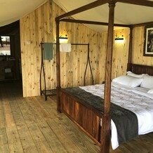 africký glamping postel