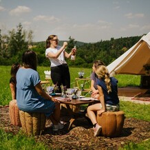 Celou oslavu Vám pomůže zorganizovat & dekorovat svatební a eventové studio Kuráž!