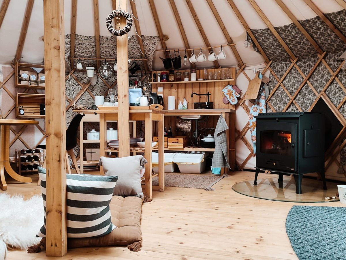 Zateplená jurta na samotě v Podkrkonoší